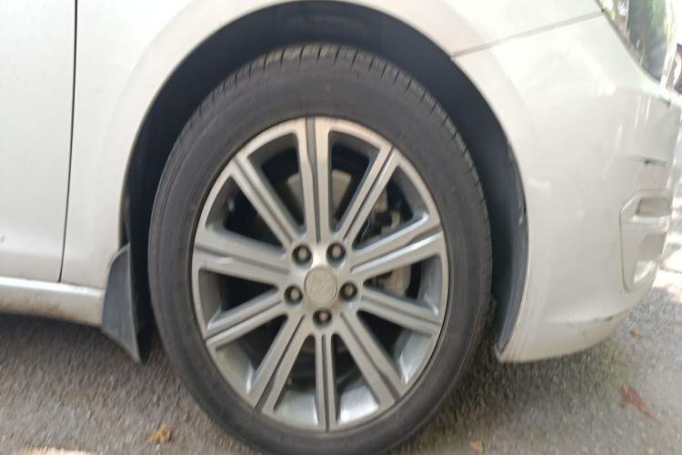 Used Peugeot 408 2016 1.6T Automatic Luxury Edition Right Front Wheel Hub