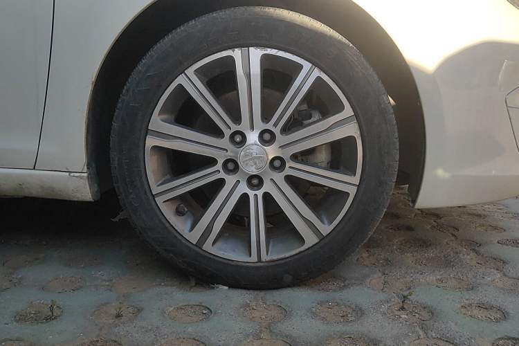 Used Peugeot 408 2016 1.6T Automatic Luxury Edition Right Front Wheel Hub
