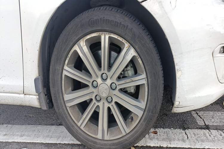 Used Peugeot 408 2016 1.6T Automatic Luxury Edition Right Front Wheel Hub
