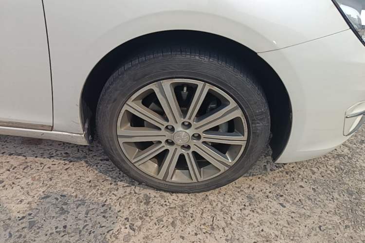 Used Peugeot 408 2016 1.6T Automatic Luxury Edition Right Front Wheel Hub