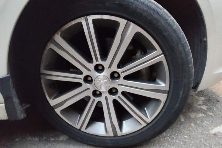 Used Peugeot 408 2016 1.6T Automatic Luxury Edition Right Front Wheel Hub