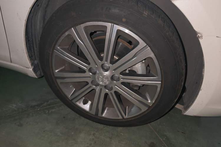 Used Peugeot 408 2016 1.6T Automatic Luxury Edition Right Front Wheel Hub