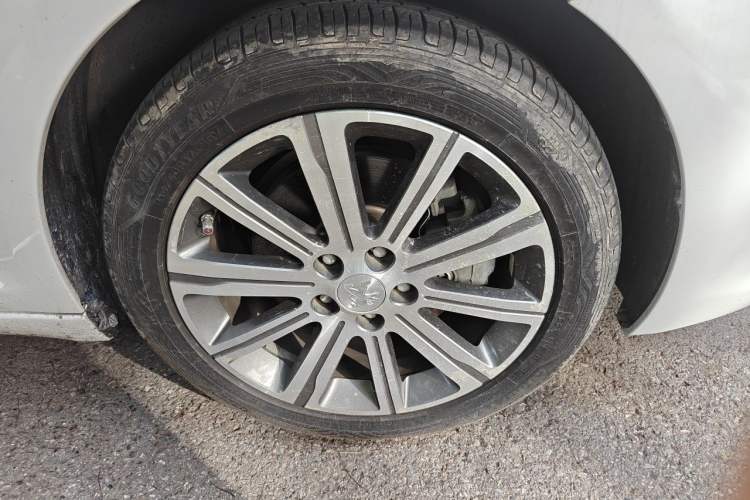 Used Peugeot 408 2016 1.6T Automatic Luxury Edition Right Front Wheel Hub