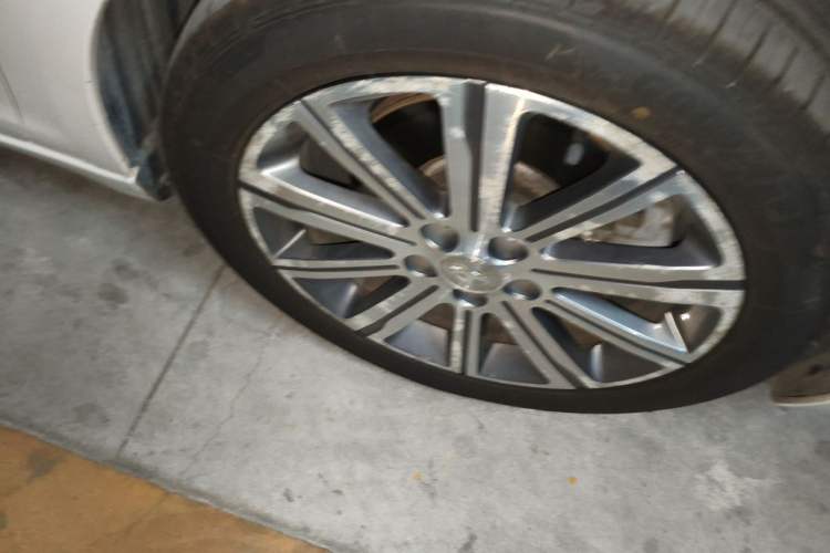 Used Peugeot 408 2016 1.6T Automatic Luxury Edition Right Front Wheel Hub