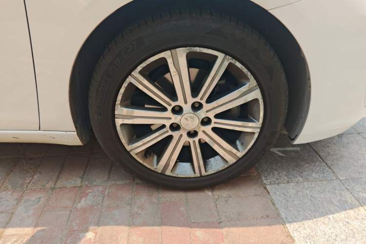 Used Peugeot 408 2016 1.6T Automatic Luxury Edition Right Front Wheel Hub