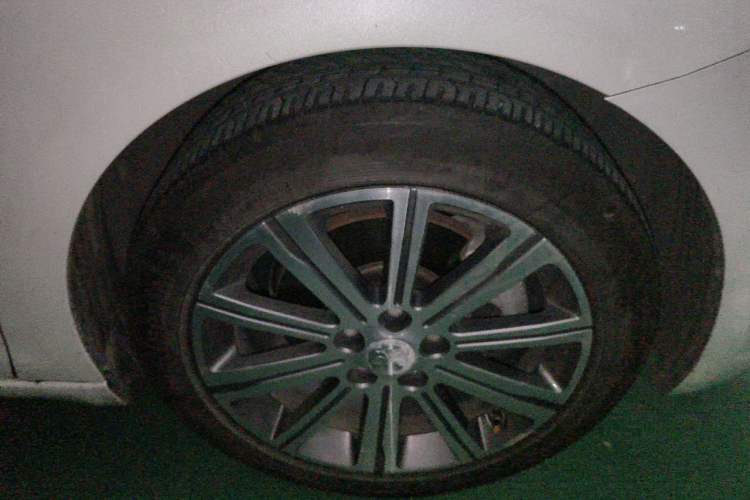 Used Peugeot 408 2016 1.6T Automatic Luxury Edition Right Front Wheel Hub