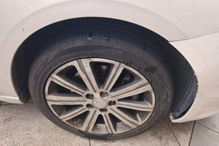 Used Peugeot 408 2016 1.6T Automatic Luxury Edition Right Front Wheel Hub