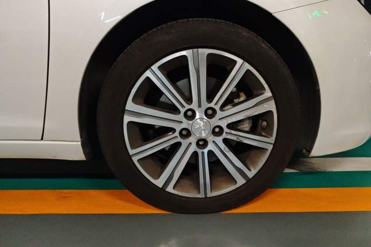 Used Peugeot 408 2016 1.6T Automatic Luxury Edition Right Front Wheel Hub