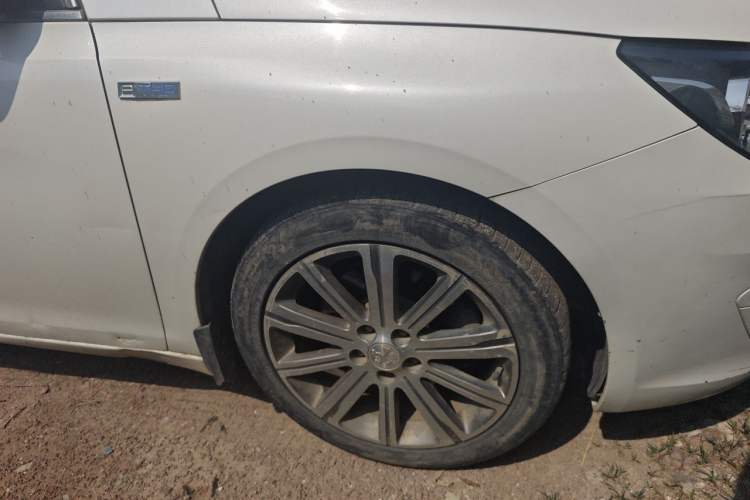 Used Peugeot 408 2016 1.6T Automatic Luxury Edition Right Front Wheel Hub