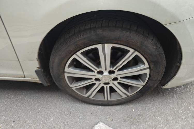 Used Peugeot 408 2016 1.6T Automatic Luxury Edition Right Front Wheel Hub