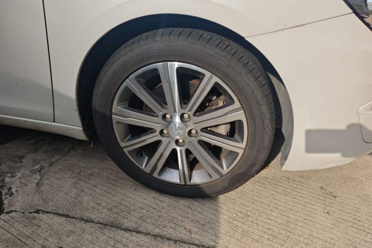 Used Peugeot 408 2016 1.6T Automatic Luxury Edition Right Front Wheel Hub