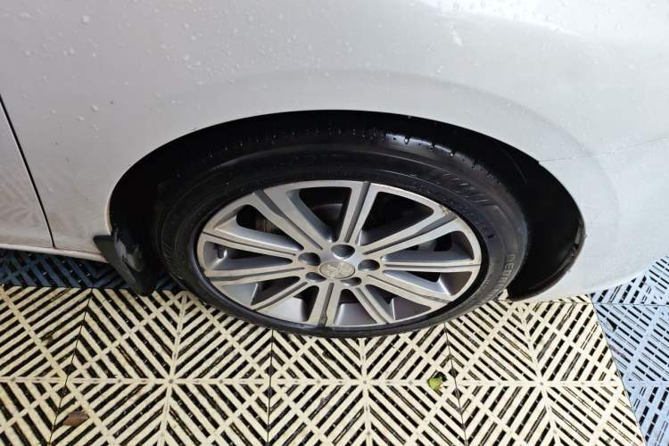 Used Peugeot 408 2016 1.6T Automatic Luxury Edition Right Front Wheel Hub