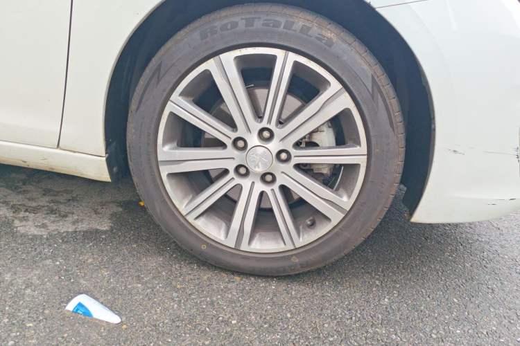 Used Peugeot 408 2016 1.6T Automatic Luxury Edition Right Front Wheel Hub