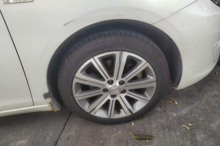 Used Peugeot 408 2016 1.6T Automatic Luxury Edition Right Front Wheel Hub