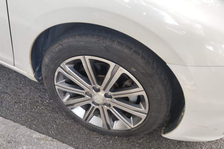 Used Peugeot 408 2016 1.6T Automatic Luxury Edition Right Front Wheel Hub