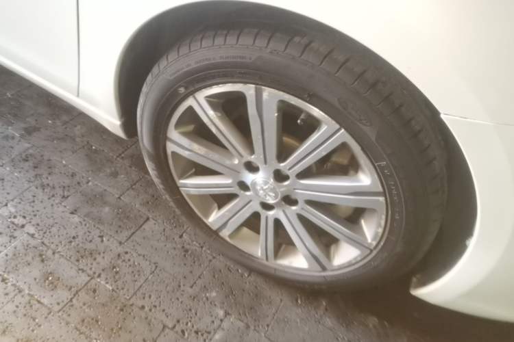 Used Peugeot 408 2016 1.6T Automatic Luxury Edition Right Front Wheel Hub