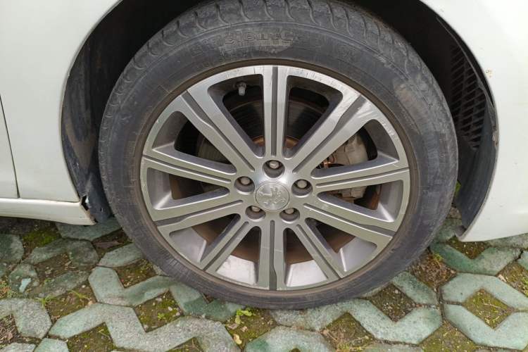 Used Peugeot 408 2016 1.6T Automatic Luxury Edition Right Front Wheel Hub