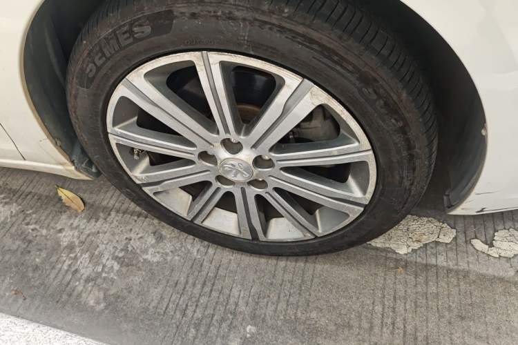 Used Peugeot 408 2016 1.6T Automatic Luxury Edition Right Front Wheel Hub