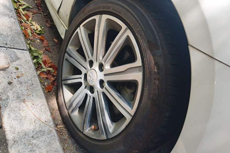Used Peugeot 408 2016 1.6T Automatic Luxury Edition Right Front Wheel Hub
