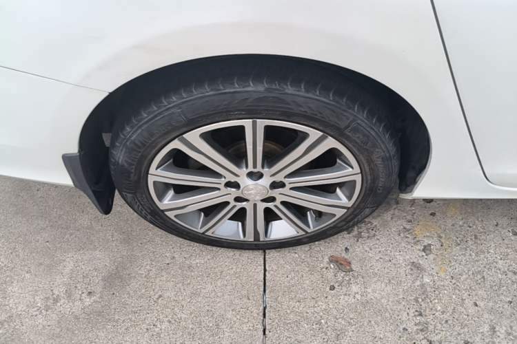 Used Peugeot 408 2016 1.6T Automatic Luxury Edition Right Rear Wheel Hub
