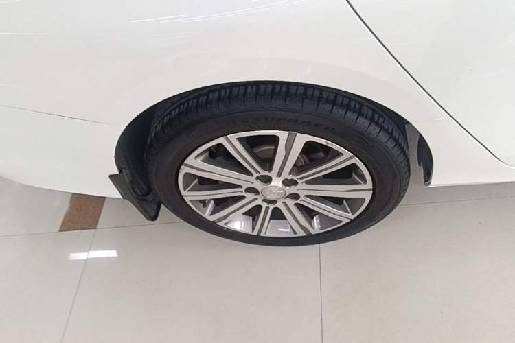 Used Peugeot 408 2016 1.6T Automatic Luxury Edition Right Rear Wheel Hub