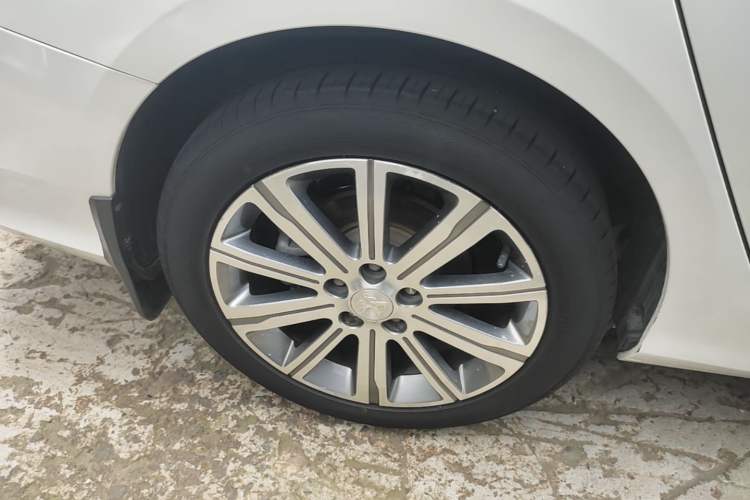 Used Peugeot 408 2016 1.6T Automatic Luxury Edition Right Rear Wheel Hub