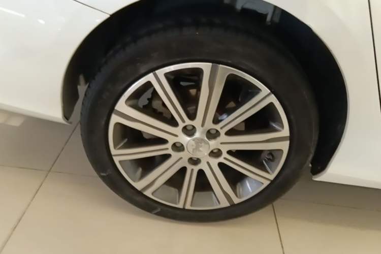 Used Peugeot 408 2016 1.6T Automatic Luxury Edition Right Rear Wheel Hub