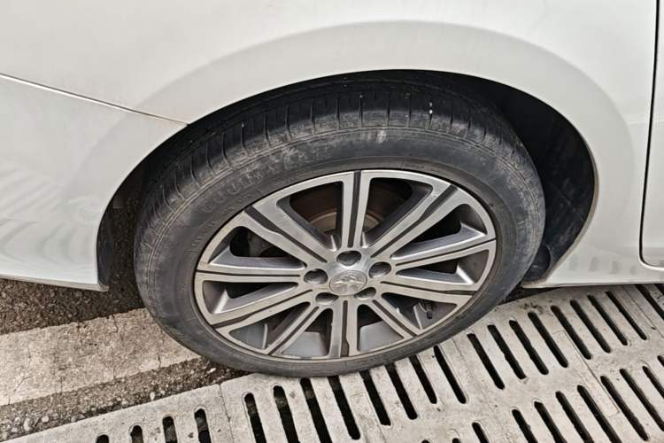 Used Peugeot 408 2016 1.6T Automatic Luxury Edition Right Rear Wheel Hub