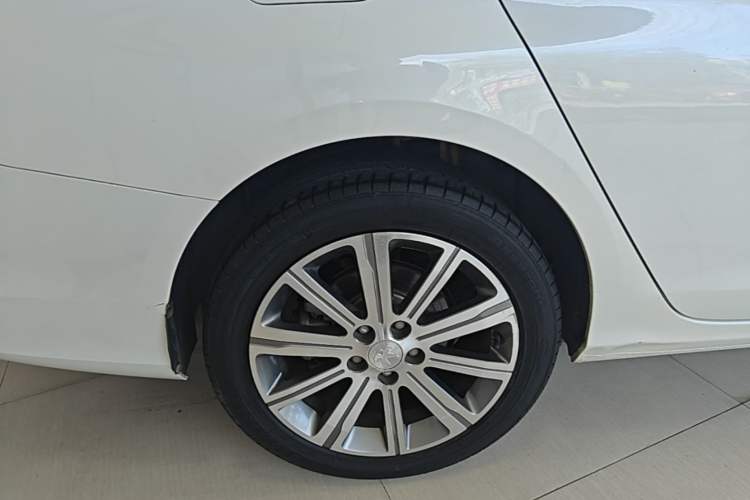 Used Peugeot 408 2016 1.6T Automatic Luxury Edition Right Rear Wheel Hub