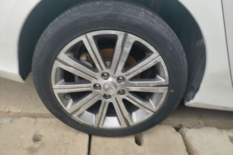 Used Peugeot 408 2016 1.6T Automatic Luxury Edition Right Rear Wheel Hub