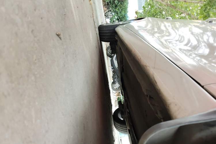 Used Peugeot 408 2016 1.6T Automatic Luxury Edition Right Side Sill
