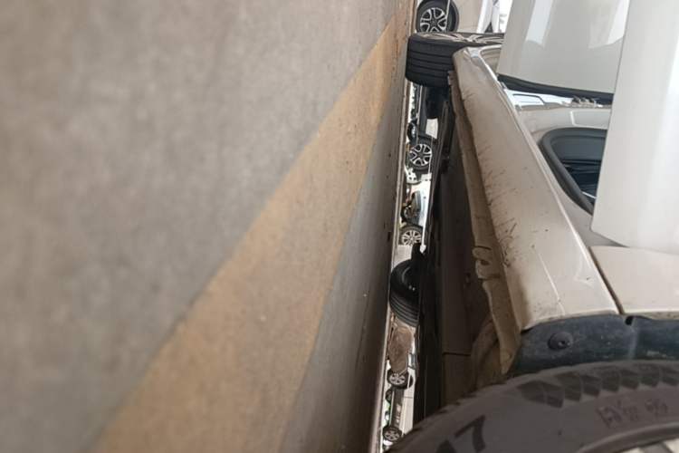 Used Peugeot 408 2016 1.6T Automatic Luxury Edition Right Side Sill