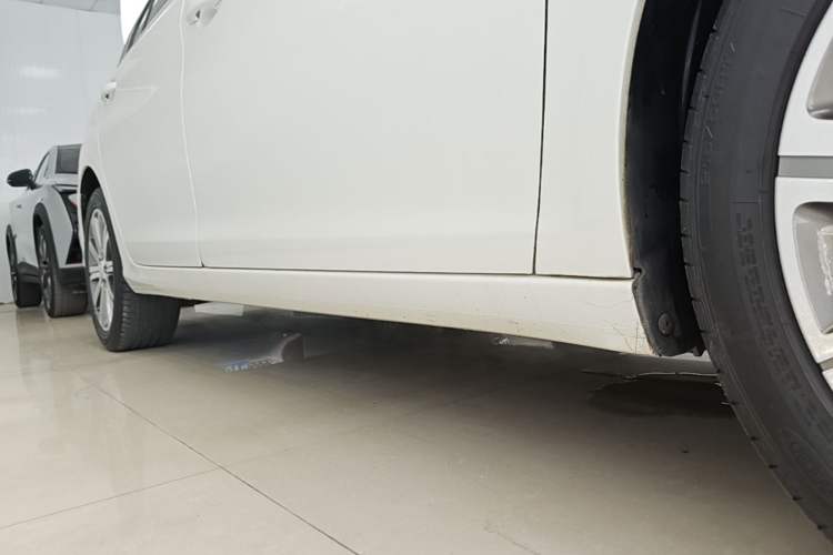 Used Peugeot 408 2016 1.6T Automatic Luxury Edition Right Side Sill