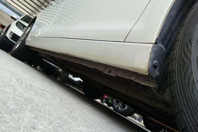 Used Peugeot 408 2016 1.6T Automatic Luxury Edition Right Side Sill