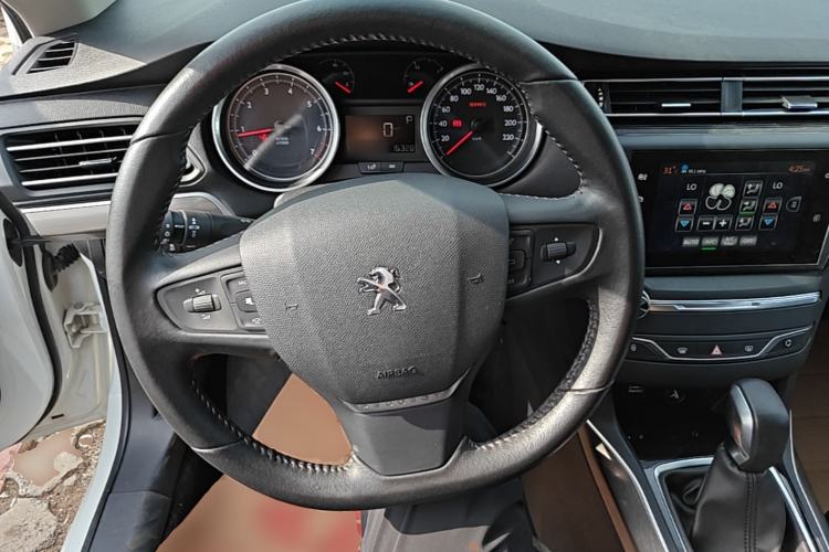 Used Peugeot 408 2016 1.6T Automatic Luxury Edition Steering Wheel