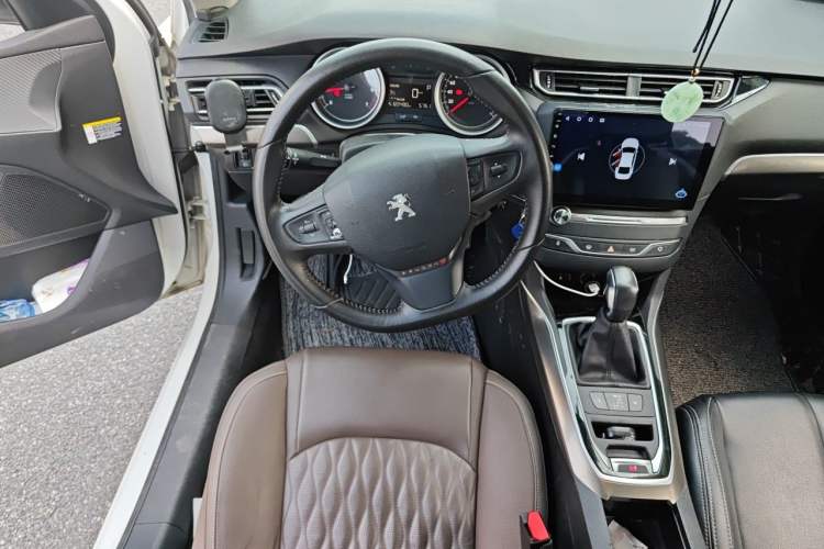 Used Peugeot 408 2016 1.6T Automatic Luxury Edition Steering Wheel