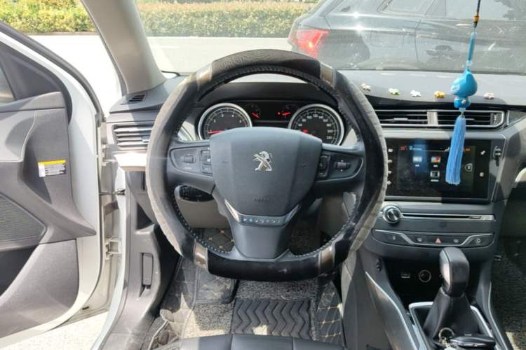 Used Peugeot 408 2016 1.6T Automatic Luxury Edition Steering Wheel