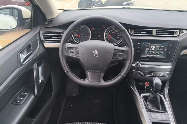 Used Peugeot 408 2016 1.6T Automatic Luxury Edition Steering Wheel