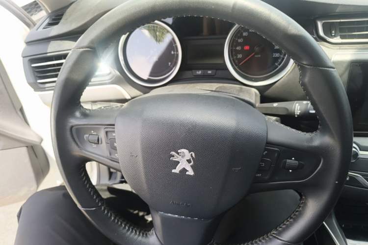 Used Peugeot 408 2016 1.6T Automatic Luxury Edition Steering Wheel
