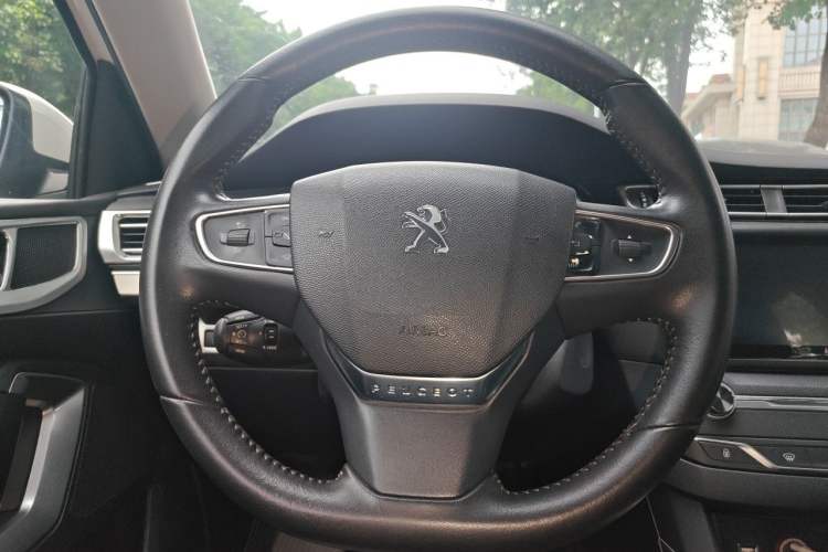Used Peugeot 408 2016 1.6T Automatic Luxury Edition Steering Wheel