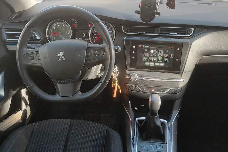 Used Peugeot 408 2016 1.6T Automatic Luxury Edition Steering Wheel