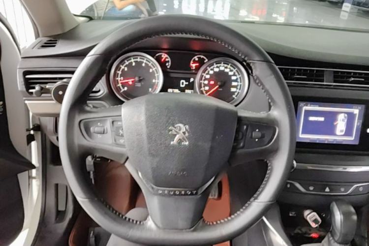 Used Peugeot 408 2016 1.6T Automatic Luxury Edition Steering Wheel