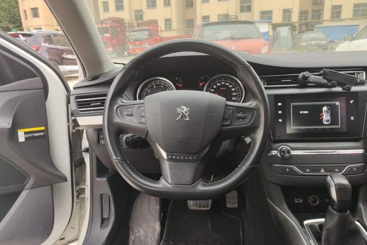 Used Peugeot 408 2016 1.6T Automatic Luxury Edition Steering Wheel