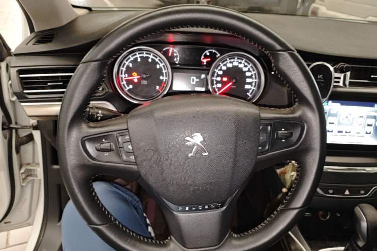 Used Peugeot 408 2016 1.6T Automatic Luxury Edition Steering Wheel