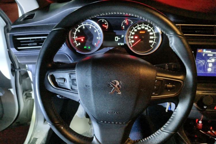 Used Peugeot 408 2016 1.6T Automatic Luxury Edition Steering Wheel