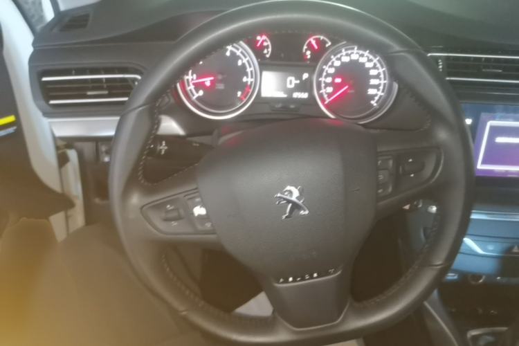 Used Peugeot 408 2016 1.6T Automatic Luxury Edition Steering Wheel