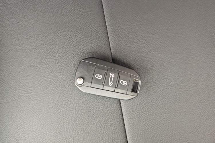 Used Peugeot 408 2016 1.6T Automatic Luxury Edition Vehicle Key