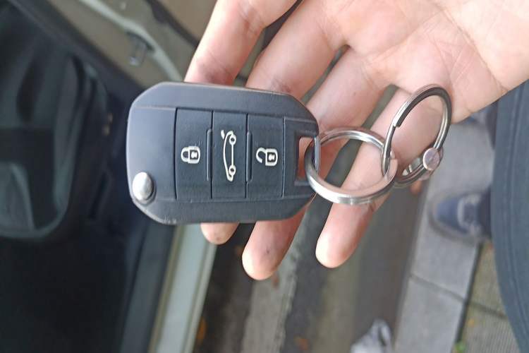Used Peugeot 408 2016 1.6T Automatic Luxury Edition Vehicle Key