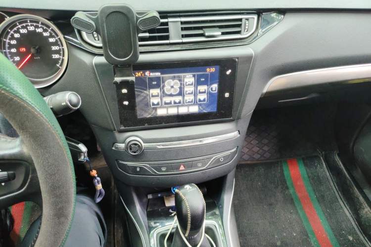 Used Peugeot 408 2016 1.6T Automatic Luxury Edition Audio And AC Panel