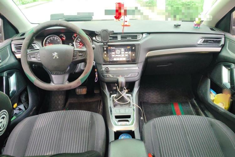 Used Peugeot 408 2016 1.6T Automatic Luxury Edition Center Console
